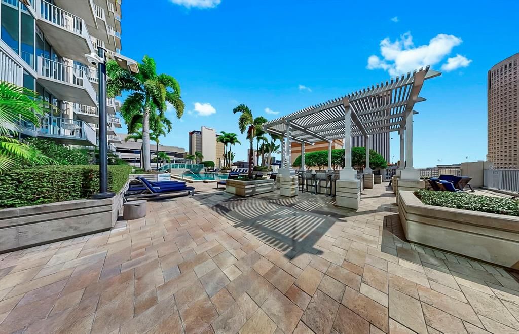 For Sale: $825,000 (2 beds, 2 baths, 1110 Square Feet)