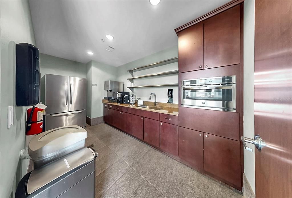 For Sale: $825,000 (2 beds, 2 baths, 1110 Square Feet)