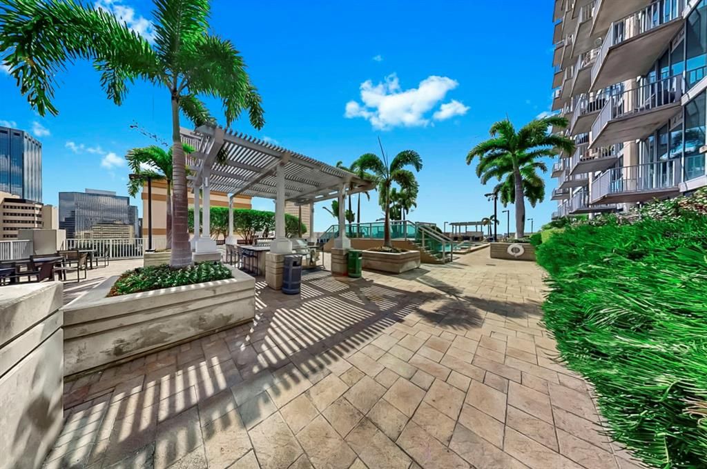 For Sale: $825,000 (2 beds, 2 baths, 1110 Square Feet)