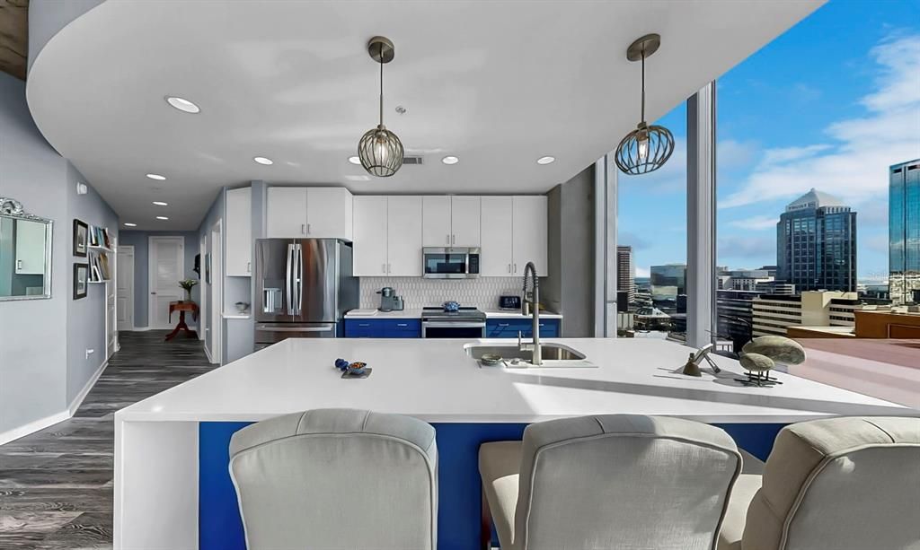 For Sale: $825,000 (2 beds, 2 baths, 1110 Square Feet)