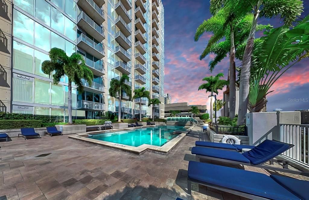 For Sale: $825,000 (2 beds, 2 baths, 1110 Square Feet)