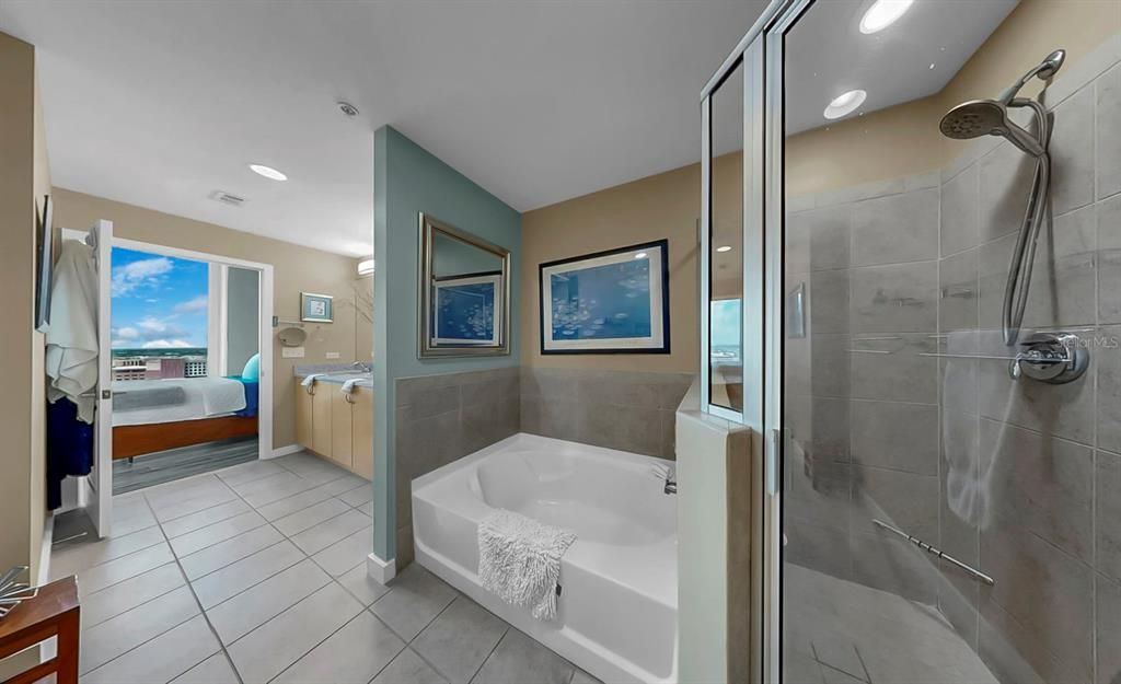 For Sale: $825,000 (2 beds, 2 baths, 1110 Square Feet)