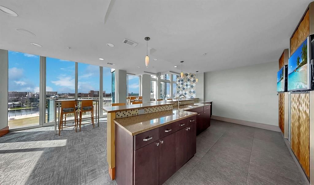 For Sale: $825,000 (2 beds, 2 baths, 1110 Square Feet)