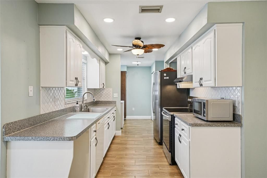 For Sale: $385,000 (3 beds, 2 baths, 1428 Square Feet)