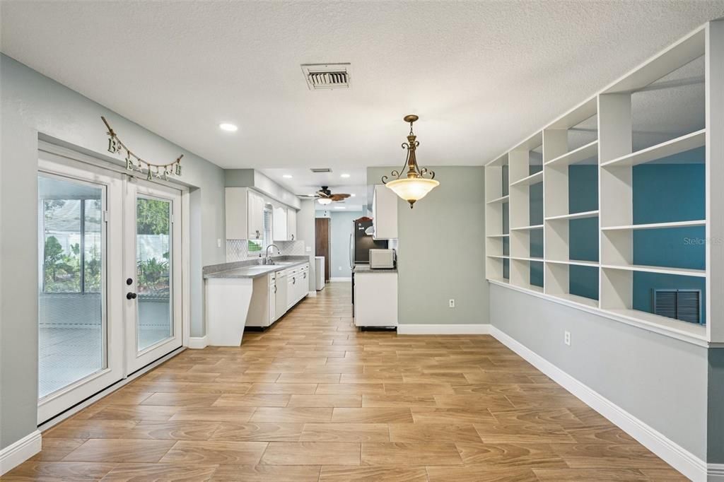 For Sale: $385,000 (3 beds, 2 baths, 1428 Square Feet)