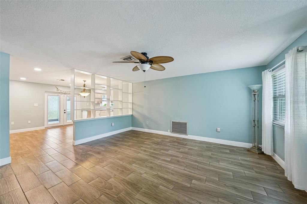 For Sale: $385,000 (3 beds, 2 baths, 1428 Square Feet)