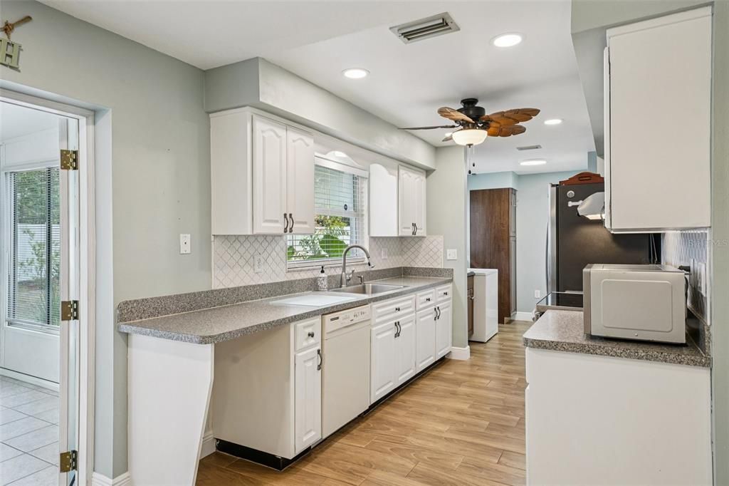 For Sale: $385,000 (3 beds, 2 baths, 1428 Square Feet)