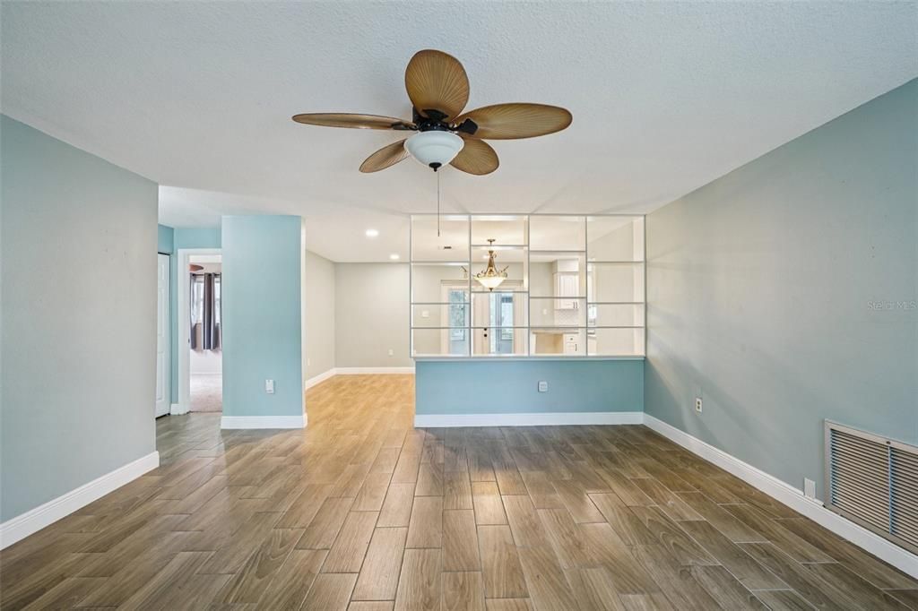 For Sale: $385,000 (3 beds, 2 baths, 1428 Square Feet)