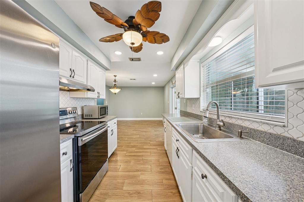 For Sale: $385,000 (3 beds, 2 baths, 1428 Square Feet)