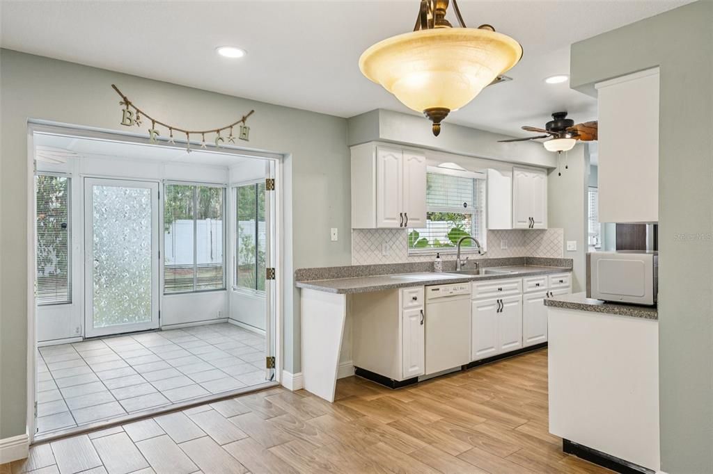 For Sale: $385,000 (3 beds, 2 baths, 1428 Square Feet)