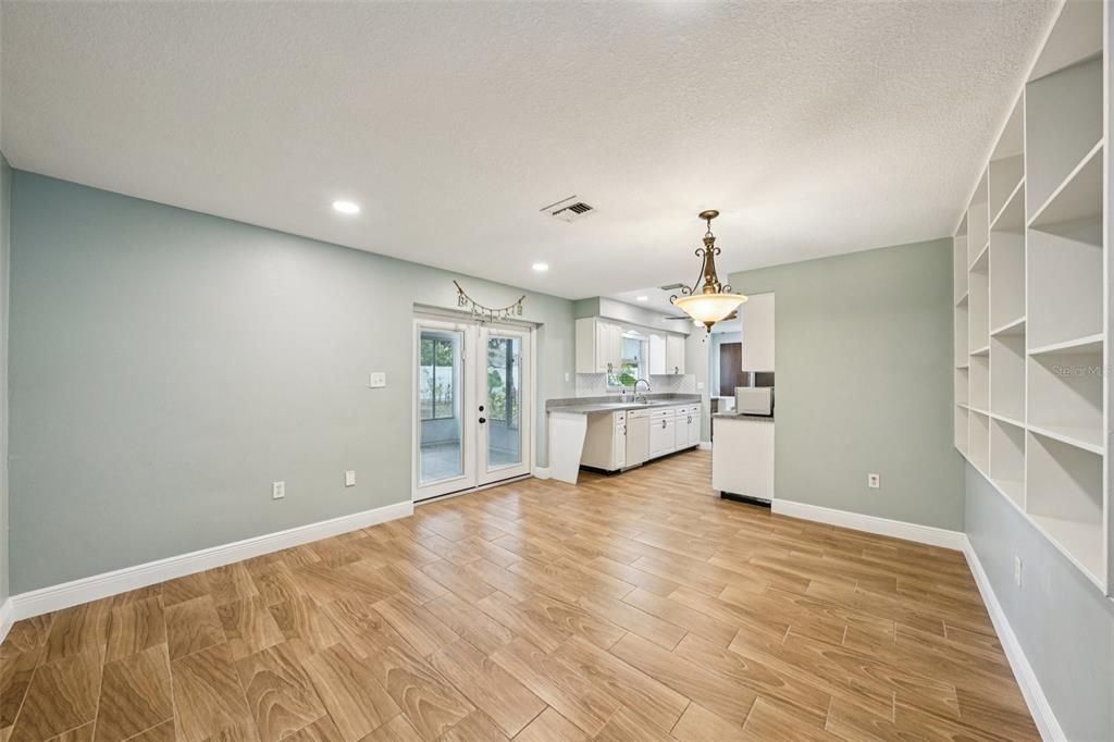 For Sale: $385,000 (3 beds, 2 baths, 1428 Square Feet)