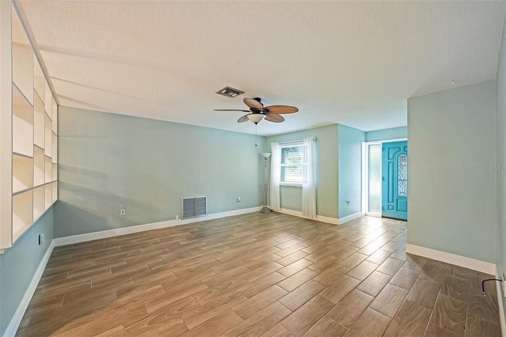 For Sale: $385,000 (3 beds, 2 baths, 1428 Square Feet)