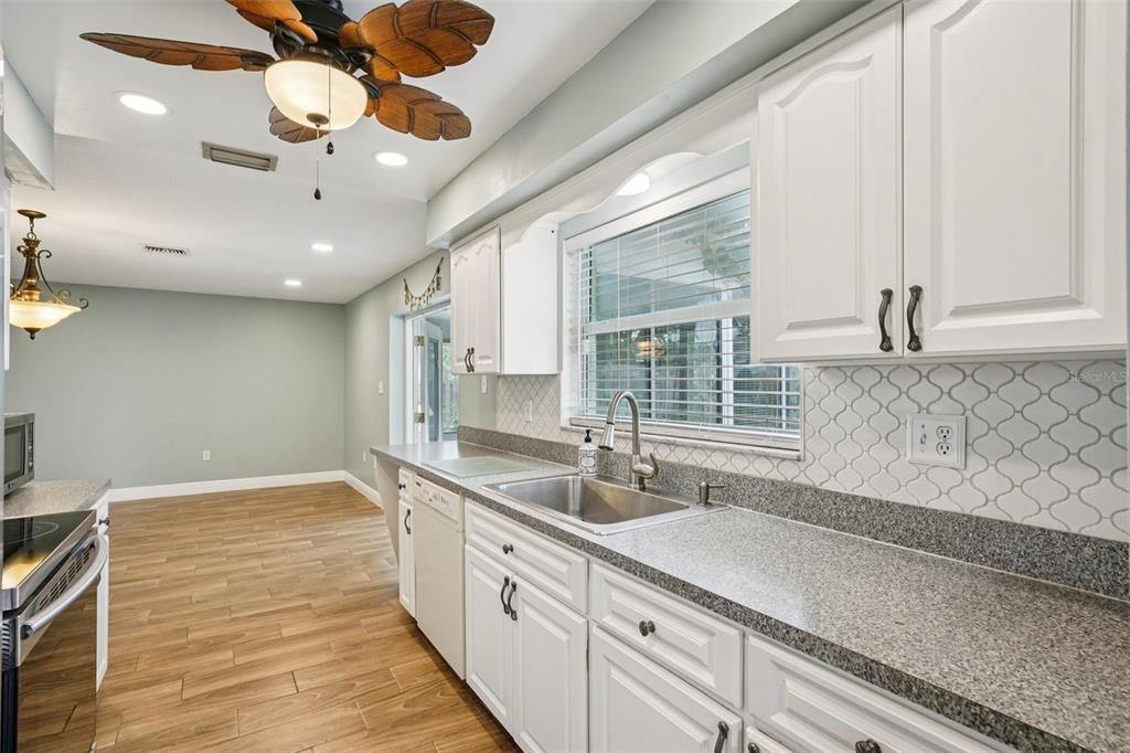 For Sale: $385,000 (3 beds, 2 baths, 1428 Square Feet)