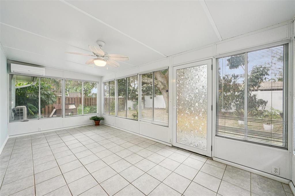 For Sale: $385,000 (3 beds, 2 baths, 1428 Square Feet)