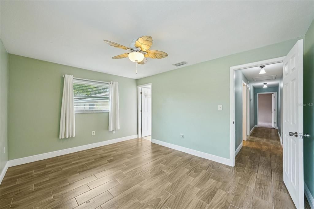 For Sale: $385,000 (3 beds, 2 baths, 1428 Square Feet)