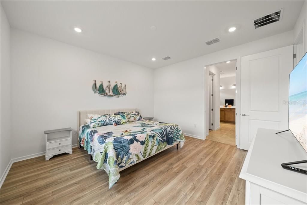 For Sale: $495,000 (3 beds, 2 baths, 1640 Square Feet)