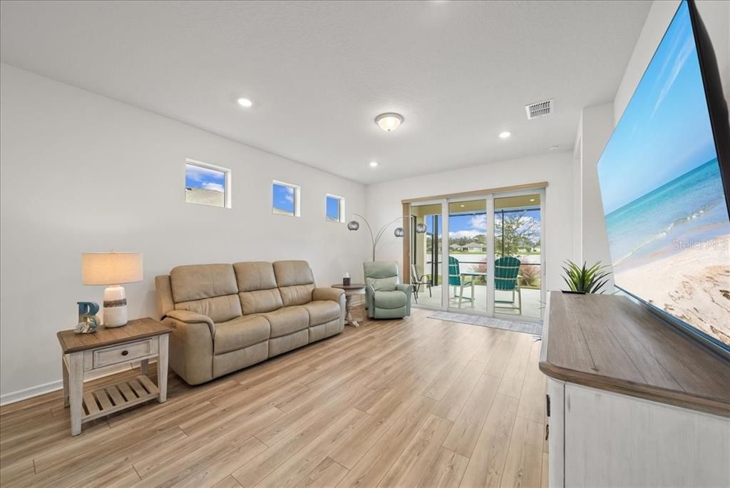 For Sale: $495,000 (3 beds, 2 baths, 1640 Square Feet)