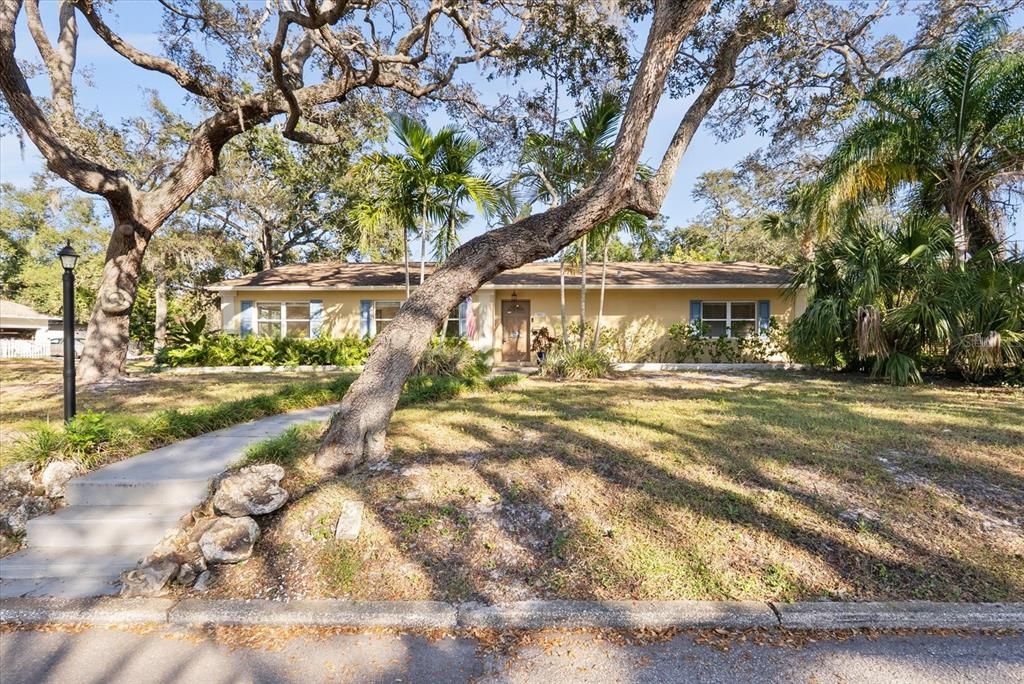 For Sale: $599,000 (3 beds, 2 baths, 1916 Square Feet)