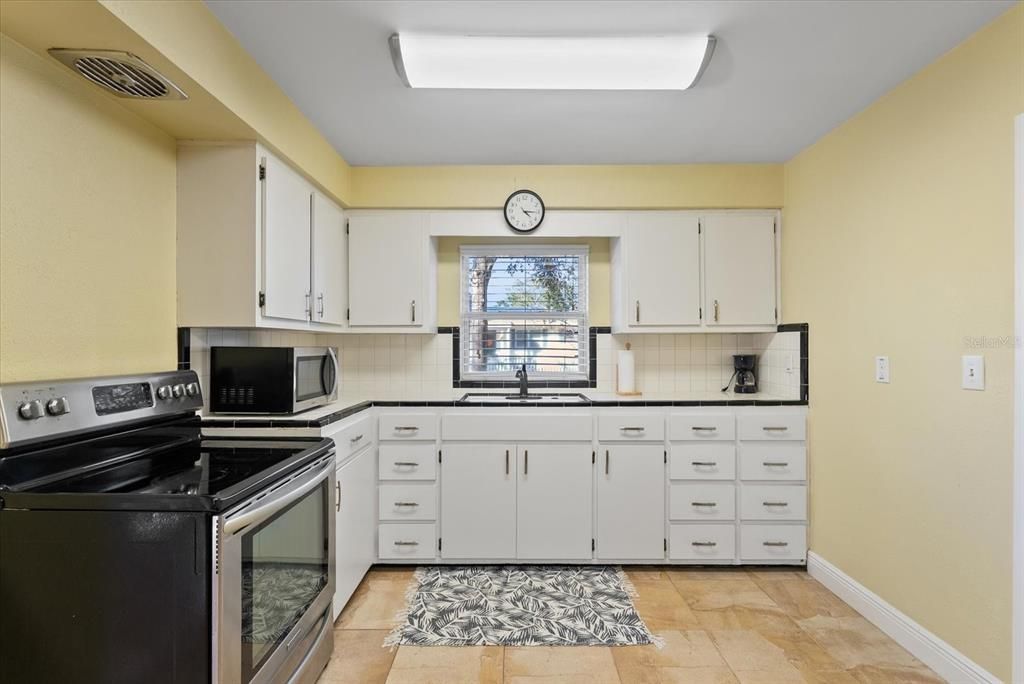 For Sale: $599,000 (3 beds, 2 baths, 1916 Square Feet)