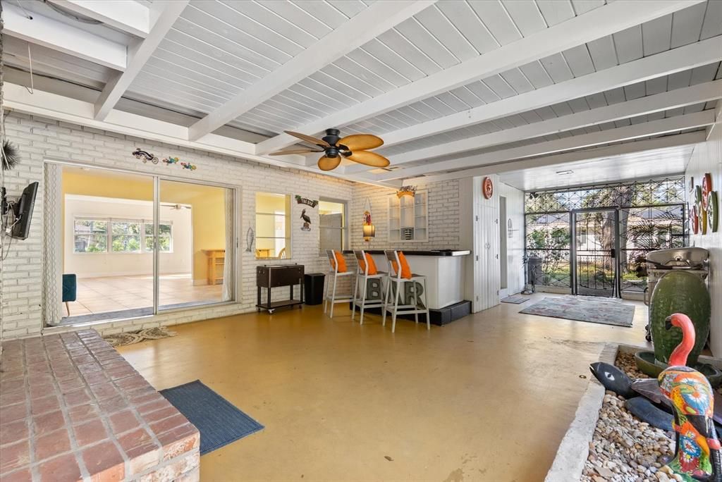 For Sale: $599,000 (3 beds, 2 baths, 1916 Square Feet)