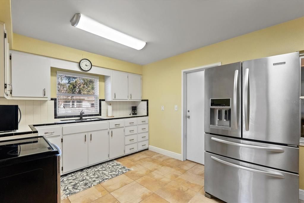 For Sale: $599,000 (3 beds, 2 baths, 1916 Square Feet)