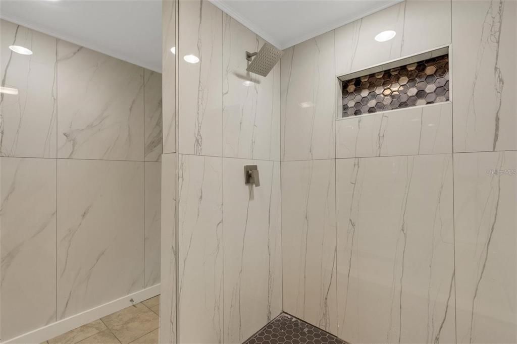 For Rent: $1,900 (2 beds, 2 baths, 1171 Square Feet)