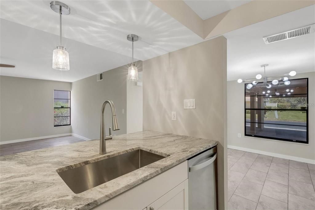 For Rent: $1,900 (2 beds, 2 baths, 1171 Square Feet)