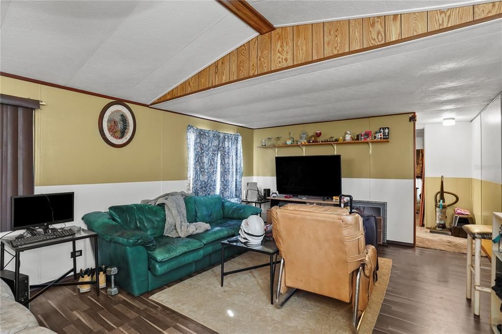 En Venta: $385,000 (2 camas, 1 baños, 1372 Pies cuadrados)