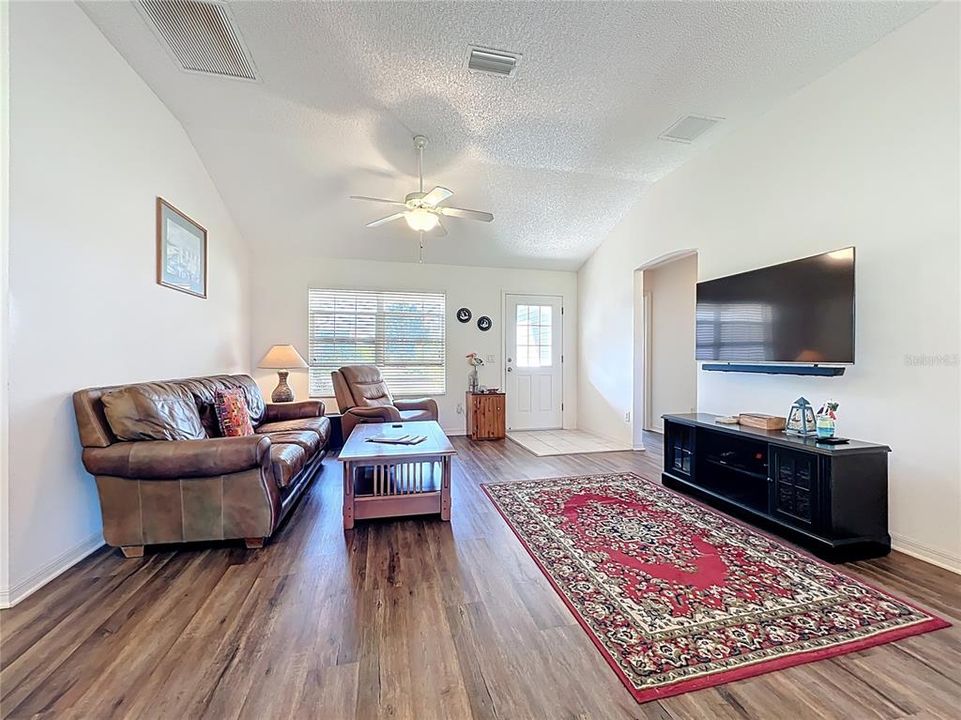 Active With Contract: $399,000 (3 beds, 2 baths, 1392 Square Feet)