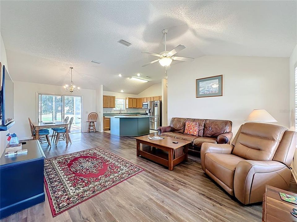 Active With Contract: $399,000 (3 beds, 2 baths, 1392 Square Feet)