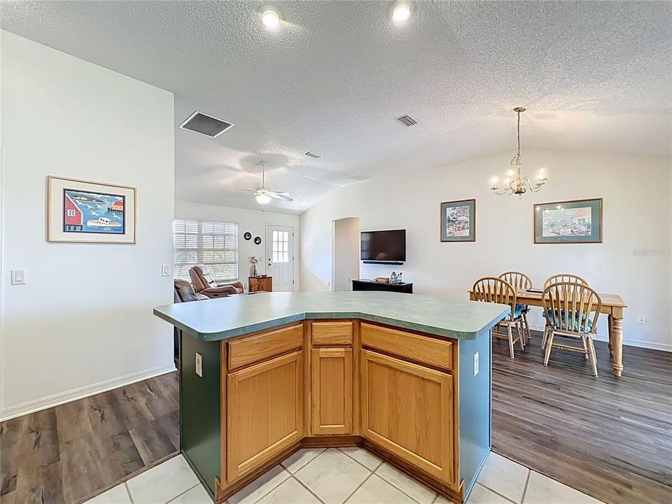 Active With Contract: $399,000 (3 beds, 2 baths, 1392 Square Feet)