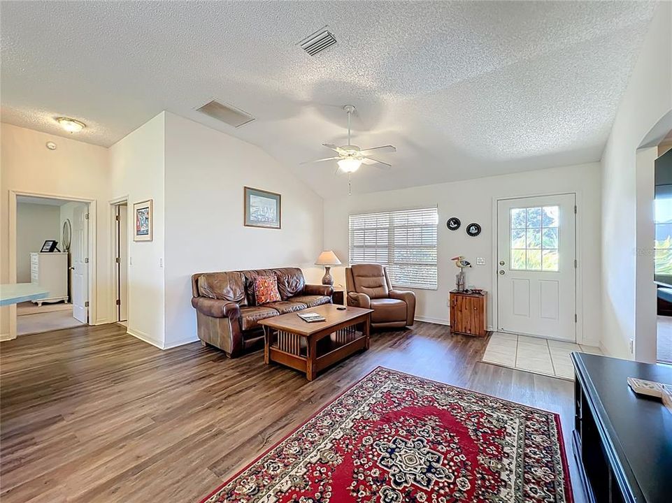 Active With Contract: $399,000 (3 beds, 2 baths, 1392 Square Feet)