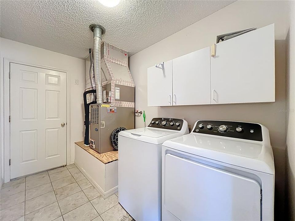 Active With Contract: $399,000 (3 beds, 2 baths, 1392 Square Feet)