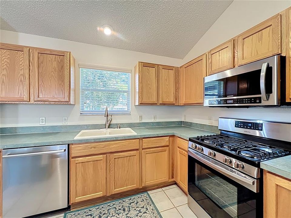 Active With Contract: $399,000 (3 beds, 2 baths, 1392 Square Feet)