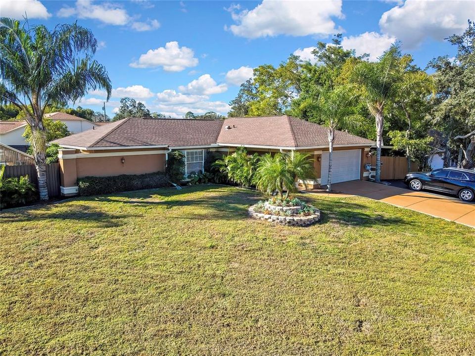 Active With Contract: $339,900 (2 beds, 2 baths, 1612 Square Feet)