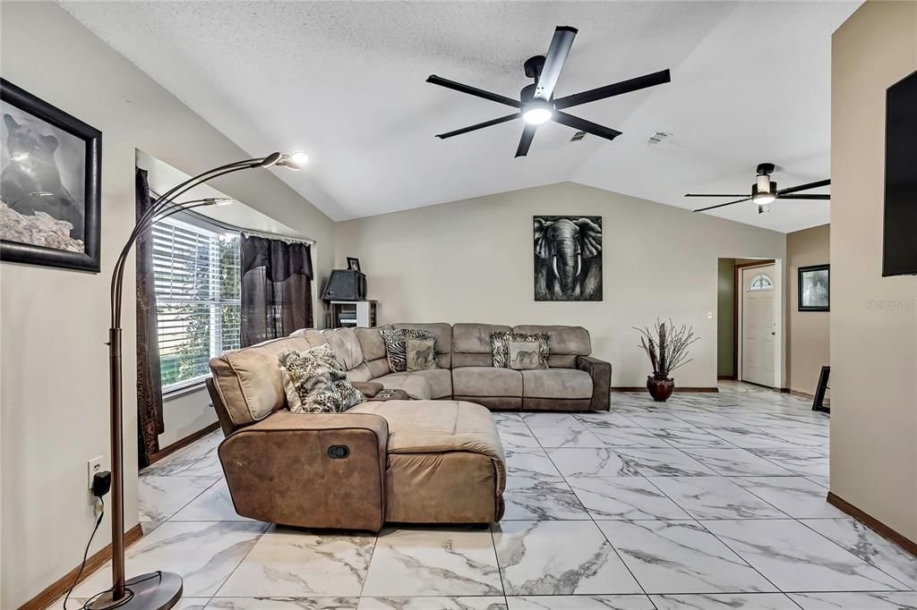 Active With Contract: $339,900 (2 beds, 2 baths, 1612 Square Feet)