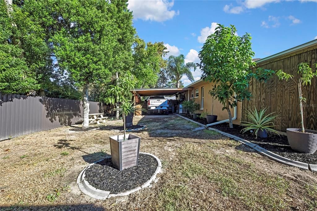 Active With Contract: $339,900 (2 beds, 2 baths, 1612 Square Feet)