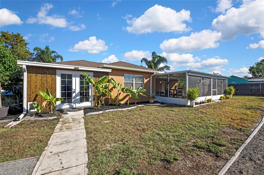 Active With Contract: $339,900 (2 beds, 2 baths, 1612 Square Feet)