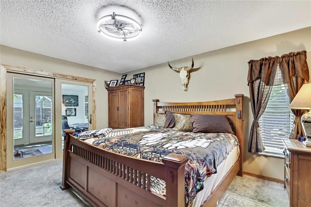 Active With Contract: $339,900 (2 beds, 2 baths, 1612 Square Feet)