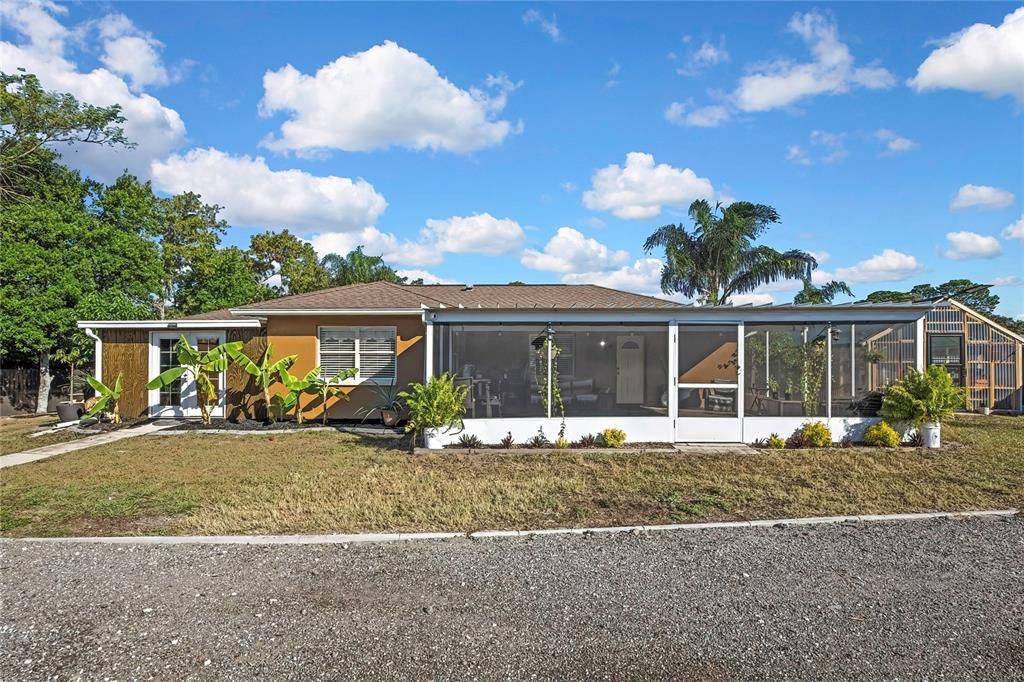 Active With Contract: $339,900 (2 beds, 2 baths, 1612 Square Feet)