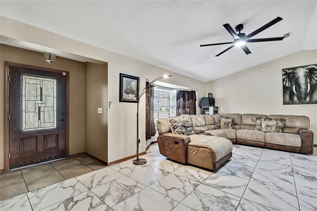 Active With Contract: $339,900 (2 beds, 2 baths, 1612 Square Feet)