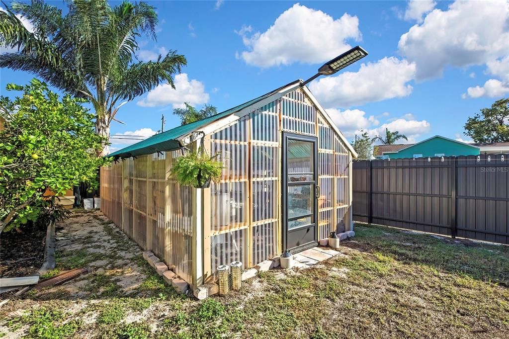 Active With Contract: $339,900 (2 beds, 2 baths, 1612 Square Feet)