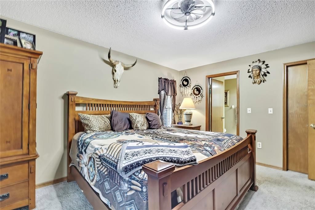 Active With Contract: $339,900 (2 beds, 2 baths, 1612 Square Feet)