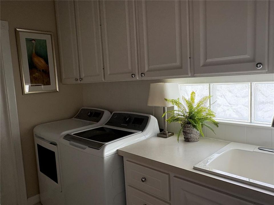 Active With Contract: $699,000 (3 beds, 2 baths, 2008 Square Feet)