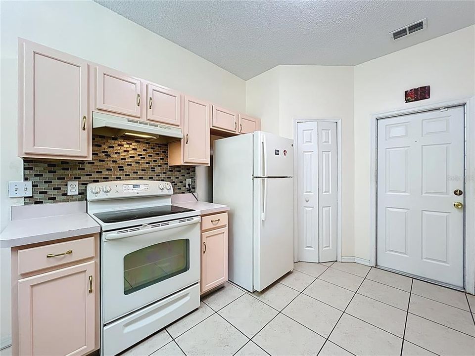 待售: $330,000 (3 贝兹, 2 浴室, 1215 平方英尺)