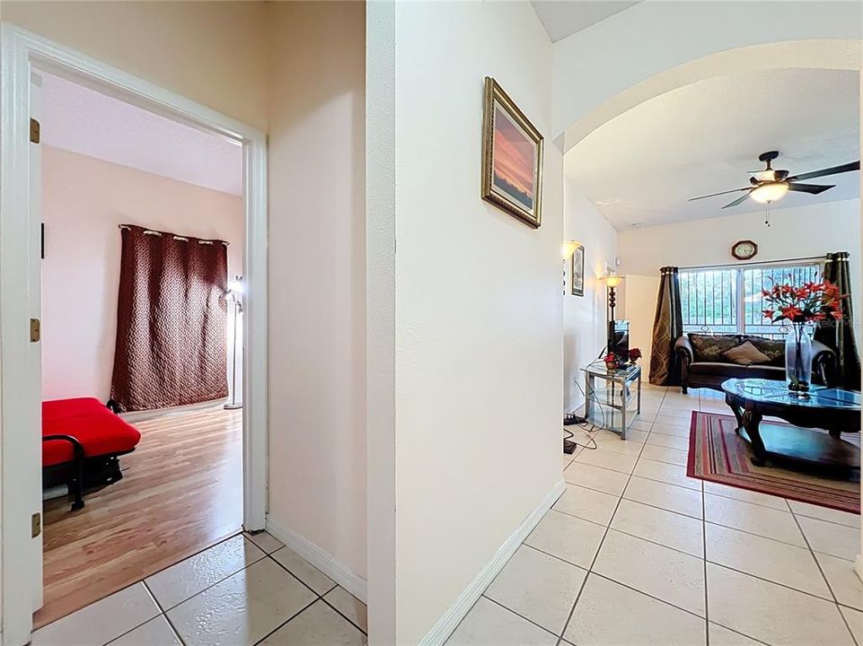 待售: $330,000 (3 贝兹, 2 浴室, 1215 平方英尺)