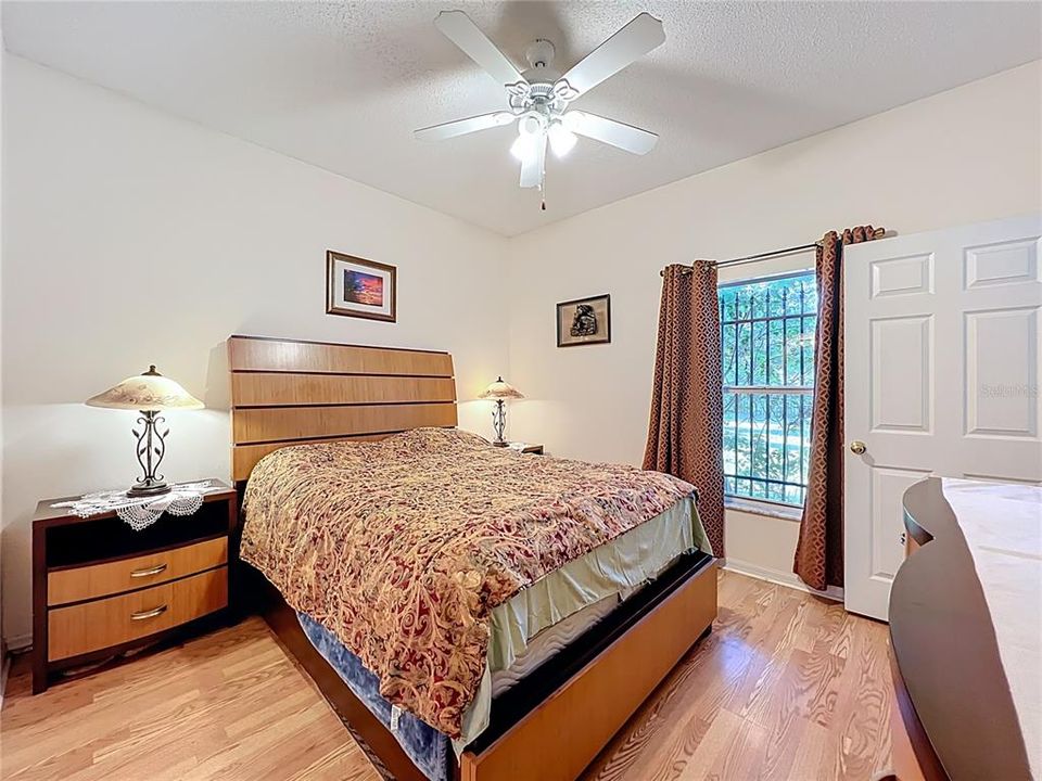 待售: $330,000 (3 贝兹, 2 浴室, 1215 平方英尺)