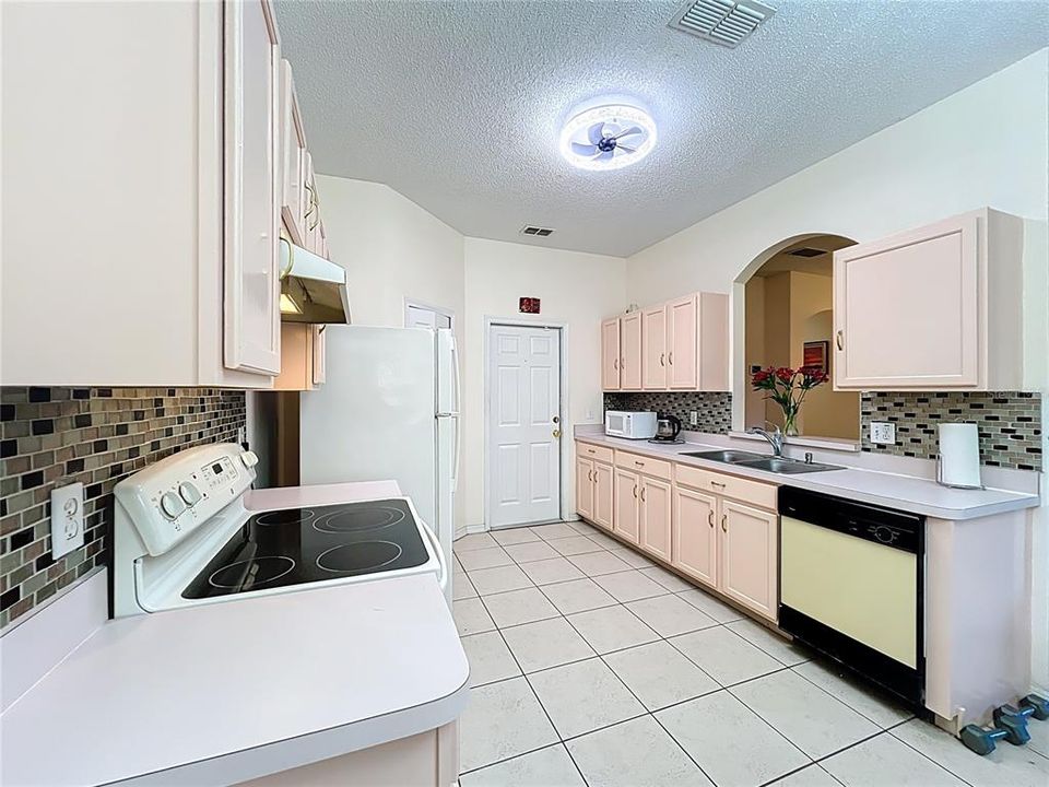 待售: $330,000 (3 贝兹, 2 浴室, 1215 平方英尺)