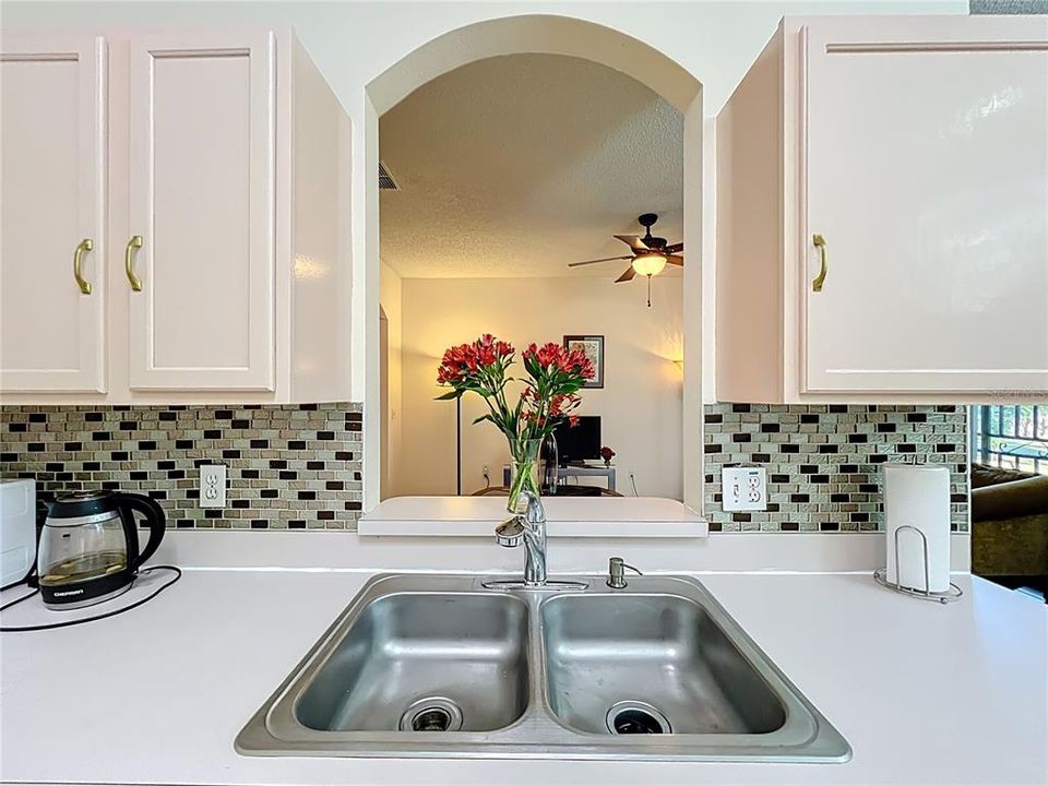 待售: $330,000 (3 贝兹, 2 浴室, 1215 平方英尺)