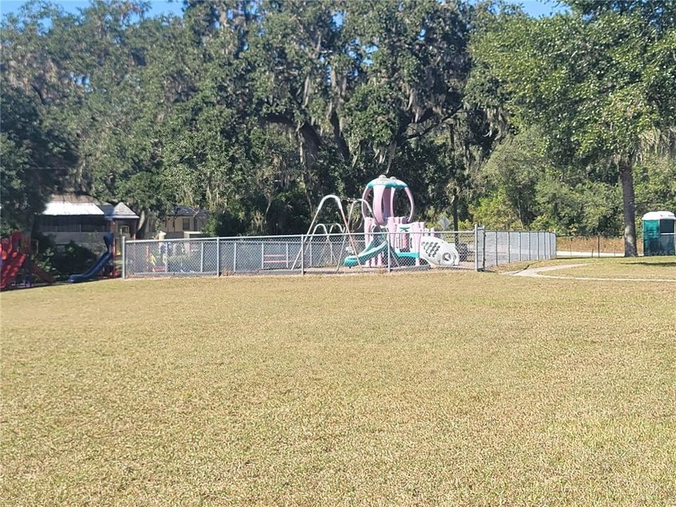 На продажу: $31,875 (0.99 acres)